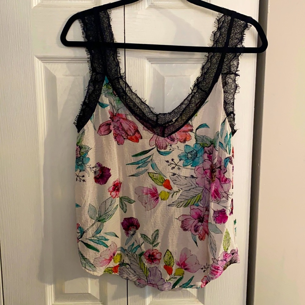 Lovestitch floral tank top w/ black lace. Size M